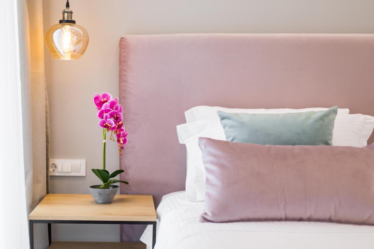 V Luxury Suites Kanálion Eksteriør bilde