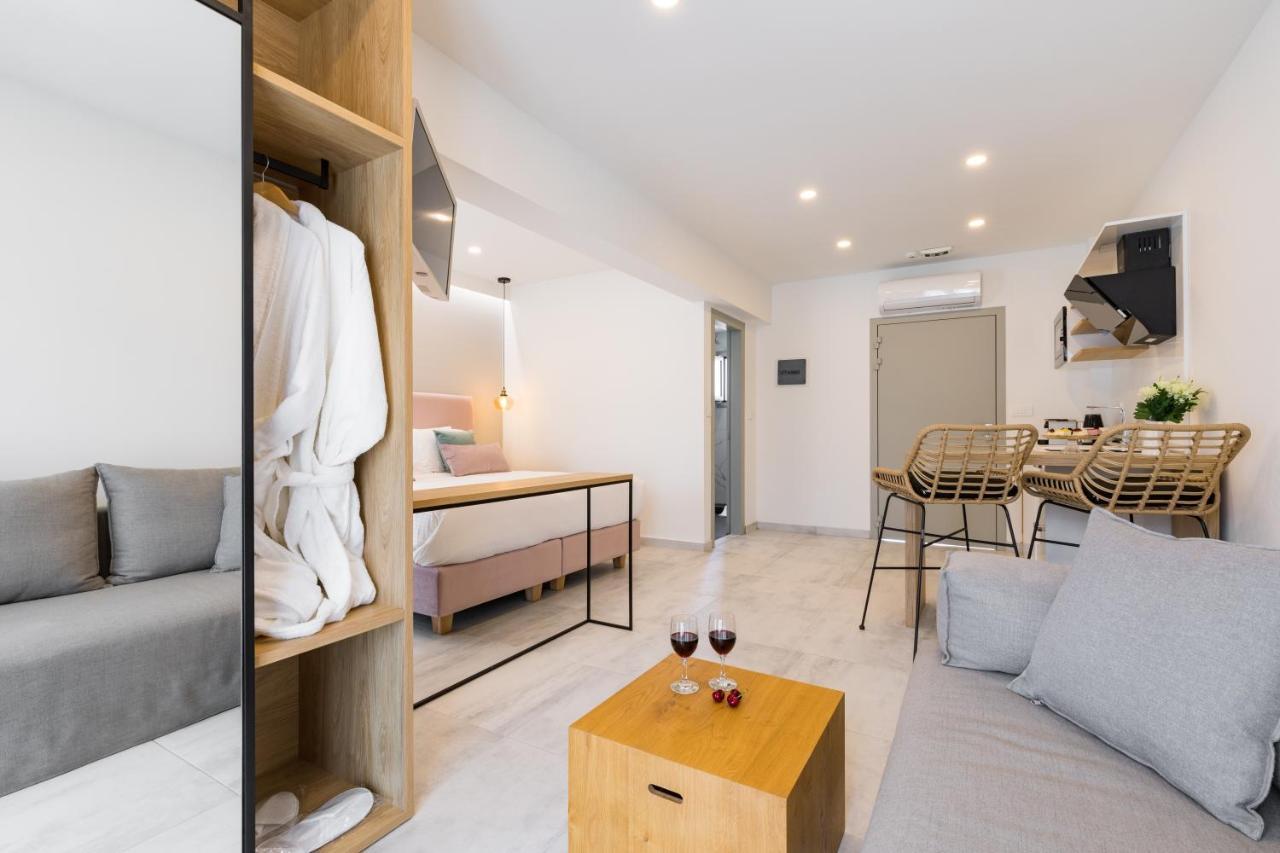 V Luxury Suites Kanálion Eksteriør bilde